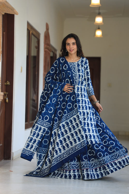 809 Long Kurta with Dupatta Lengha-3 PC Set