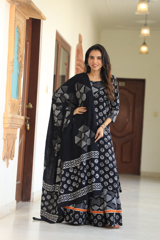 825 Long Kurta with Dupatta Lengha-3 PC Set
