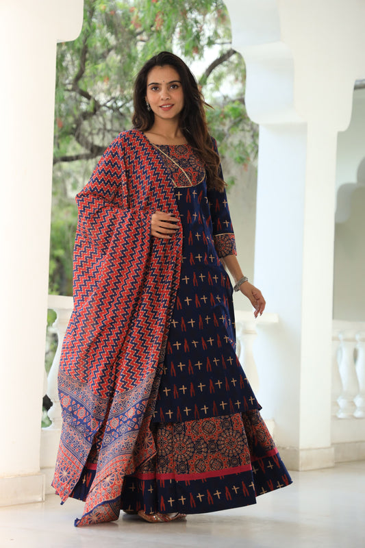 827 Long Kurta with Dupatta Lengha-3 PC Set